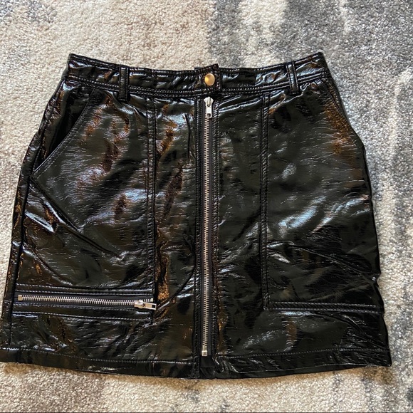 BLACK UO RETRO FAUX LEATHER SKIRT SIZE MEDIUM - Picture 1 of 3